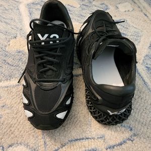 Y3 sneakers (men's size 6)